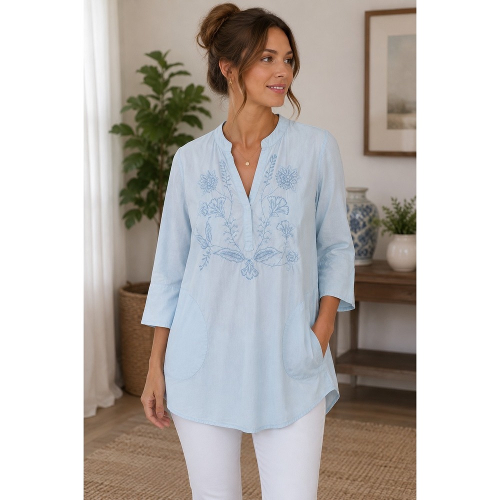 Gap Size M Light Blue Embroidered Tunic Top Boho Floral 3/4 Sleeve Pocket Blouse